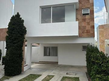 Casa · 220m² · 3 Recámaras · 2 Estacionamientos · Casa en Venta en Juriquilla Santa Fe, Querétaro