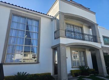 Casa en condominio · 214m² · 3 Recámaras · 2 Estacionamientos · Venta de Casa en Residencial Condado del Valle en Metepec