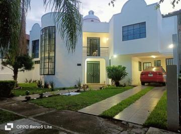 Casa de 4 habitaciones, Tlajomulco de Zúñiga · Bonita Residencia en Venta en El Palomar, 4 Habs + Cuarto de Servicio, Estudio.
