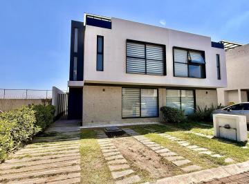 Casa en condominio · 120m² · 3 Recámaras · 2 Estacionamientos · Casa en Venta en Calimaya Residencial La Vista