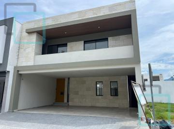 Casa · 380m² · 3 Recámaras · Casa en Venta Pedregal del Huajuco Zona Carretera Nacional Santiago