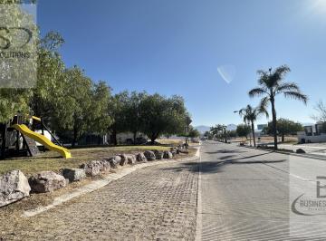 Terreno / Lote · 438m² · Kl/ Bonito Terreno en Venta, en Esquina. Privada con Vigilancia.