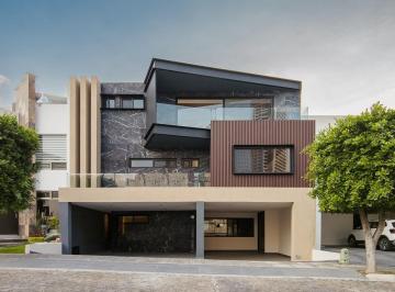 Casa · 567m² · 4 Recámaras · 3 Estacionamientos · Casa Premium en Venta Lomas de Angelópolis II