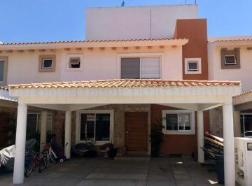 Casa en condominio de 4 habitaciones, Mazatlán · Casa en Renta Amueblada 3 Recamaras + 1 Estudio en Zona Dorada Coto Privado