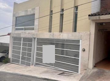 Casa · 420m² · 3 Recámaras · 2 Estacionamientos · Casa en Venta en Col. Cumbres 4 Sector