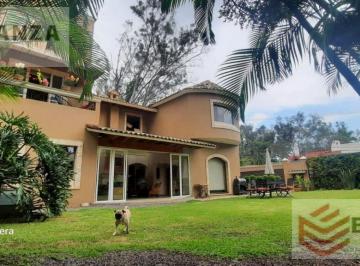 Casa · 375m² · 3 Recámaras · 5 Estacionamientos · Buena Vista Casi Rancho Cortés Casa - Clave Rv610