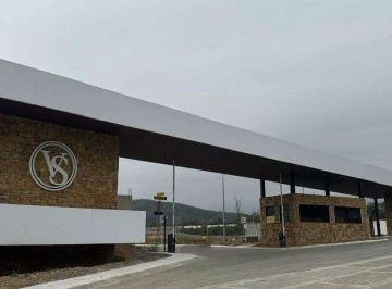 a92b55d19f74b296bf0d7b9689e12cb783e0341513f6c8646a95693978ca4d18 · Terreno Residencial en Venta, El Barrial Santiago.