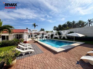 Casa · 400m² · 5 Recámaras · 2 Estacionamientos · Casa Cuyutlán - a Pie de Playa / Beach Front - (4)
