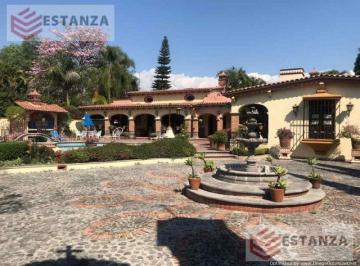 Casa · 753m² · 7 Recámaras · 13 Estacionamientos · Lomas de Cuernavaca Casa - Clave Cs432