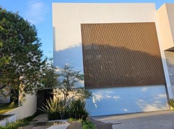 Casa de 3 habitaciones, Zapopan · Puerta Las Lomas, "Venta" Proyecto de Autor, Terraza, Jardín Interior, 3 Niveles