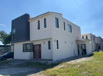 Casa en condominio · 220m² · 4 Recámaras · 4 Estacionamientos · Casa en Condominio en Vistalagua