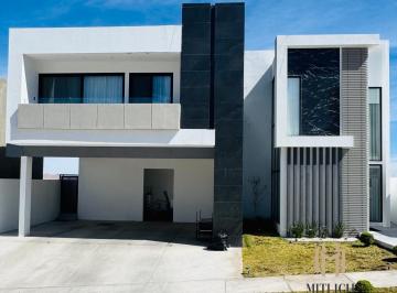 Casa · 642m² · 4 Recámaras · 2 Estacionamientos · Casa en Venta Zona Cantera $18,000,000.