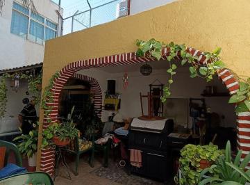 Casa de 4 habitaciones, Guadalajara · Casa en Venta con Excelente Ubicación a 70 m de Av Revolución, Cercas de La Estación del Tren