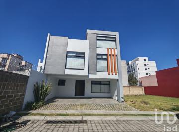 Casa · 285m² · 3 Recámaras · 2 Estacionamientos · Casa Cerca de Udlap La Mezza