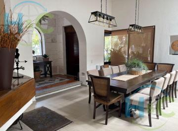 Casa · 480m² · 4 Recámaras · 6 Estacionamientos · Venta de Casa en Club de Golf Balvanera Polo y Country Club