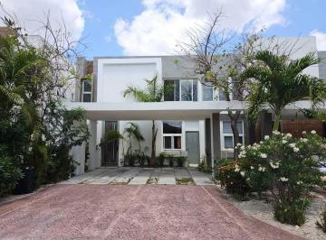 Casa de 3 habitaciones, Mérida · En Venta o Renta de Casa en Altozano Frente Al Lagode 3 Recamaras 2.5 Baños