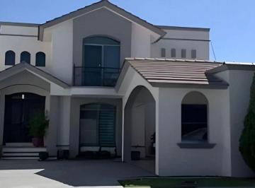 Casa de 5 habitaciones, Saltillo · Recuperacion Bancaria en Coahuila