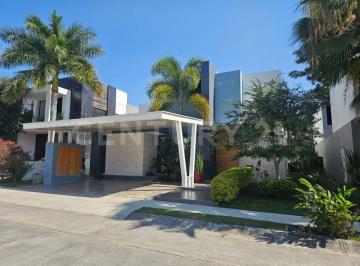 Casa en condominio · 474m² · 3 Recámaras · 3 Estacionamientos · Residencia de Dos Plantas en Venta, 1ra Etapa, Vista a Campo