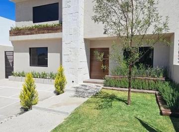 Casa · 278m² · 3 Recámaras · 2 Estacionamientos · Casa en Venta en Cumbres del Cimatario, Querétaro