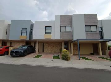 Casa · 166m² · 3 Recámaras · 2 Estacionamientos · Casa en Renta en Residencial El Refugio, Querétaro