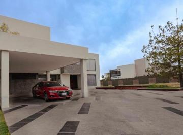4 · Residencia en El Bosque Country Club con Alberca, Salón de Eventos y 4 Habitaciones