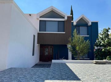 1 · Renta de Casa de 4 Recámaras, Amueblada o Sin Muebles en Juriquills, Villas del Mesón, Querétaro