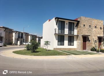 Casa · 3 Recámaras · 2 Estacionamientos · Casa en Renta en Puerta de Piedra, Corregidora