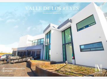 1 · Residencia de Lujo con Extenso Jardín y Doble Altura Valle de Los Reyes