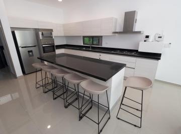 Casa en condominio · 290m² · 4 Recámaras · 2 Estacionamientos · Casa en Condominio en Venta en Residencial Aqua, Cancún