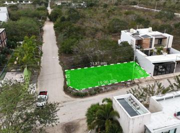 Terreno / Lote , Mérida · Terreno en Venta en Esquina en Temozón