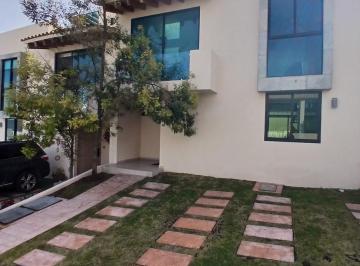 Casa · 221m² · 3 Recámaras · 2 Estacionamientos · Casa en Fraccionamiento Zibatá