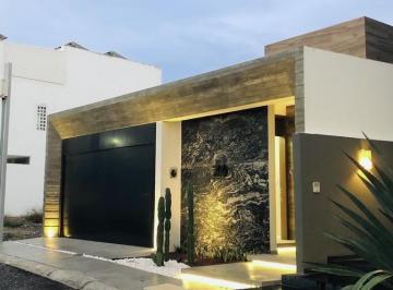 Casa · 184m² · 3 Recámaras · 2 Estacionamientos · Casa de Una Planta en Venta en Lomas Diamante