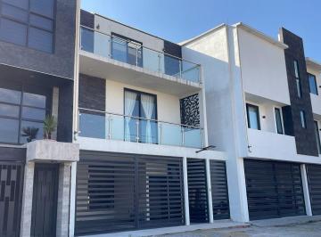 Casa · 360m² · 4 Recámaras · 2 Estacionamientos · Casa en Venta Toluca (Privada)