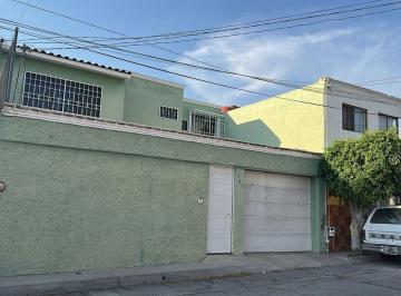 Casa · 187m² · 3 Recámaras · 3 Estacionamientos · Renta Casa Amueblada Querétaro