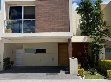 Casa en condominio · 256m² · 4 Recámaras · 3 Estacionamientos · Renta Casa Querétaro, La Vista Residencial