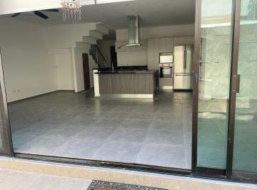 Casa · 233m² · 4 Recámaras · 2 Estacionamientos · Casa en Renta o Venta en Cancún