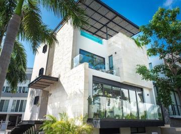 Casa · 267m² · 4 Recámaras · 3 Estacionamientos · Casa Amueblada en Renta en Puerto Cancun