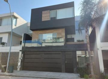 Casa de 4 habitaciones, Monterrey · Casa en Venta en Cumbres Puerta de Hierro Sec. Linces