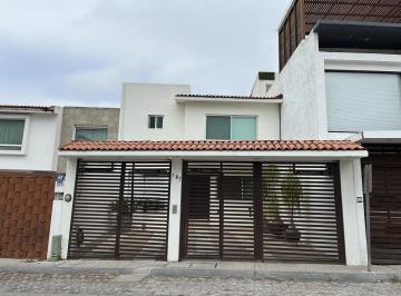 Casa · 200m² · 4 Recámaras · 2 Estacionamientos · Casa en Renta en Zona Este Milenio III, El Marqués