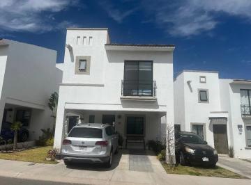Casa · 3 Recámaras · 2 Estacionamientos · Casa en Renta en Fracc. Provenza, El Marqués, Querétaro