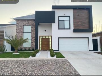 Casa de 4 habitaciones, Aldama · Venta de Casa en Residencial Leones con Acabados de Lujo en Chihuahua