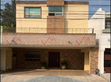 Edificio · 338m² · 2 Recámaras · 3 Estacionamientos · Edificio en Venta en Mirador de La Silla