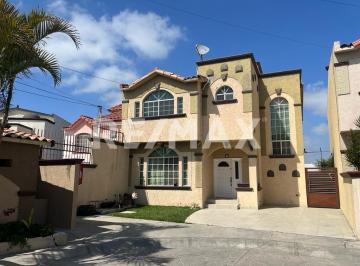 Casa · 220m² · 3 Recámaras · 2 Estacionamientos · Casa en Renta Altabrisa Tijuana - (4)
