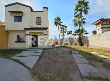Casa · 130m² · 3 Recámaras · 6 Estacionamientos · Se Renta Casa en Residencial Segovia - (4)