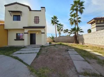 Casa · 130m² · 3 Recámaras · 6 Estacionamientos · Se Renta Casa en Residencial Segovia - (4)