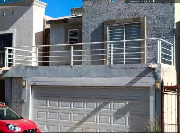 Casa de 3 habitaciones, Chihuahua · Venta de Casa en Fraccionamiento Hacienda Carlota, Zona Reliz en Chihuahua