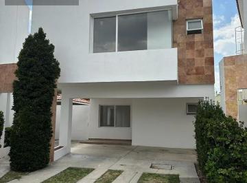 Casa · 220m² · 3 Recámaras · 2 Estacionamientos · Casa en Juriquilla Santa Fe