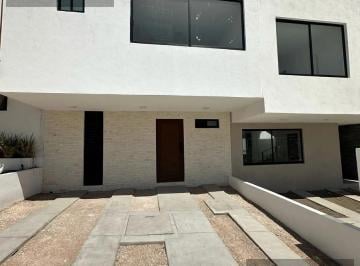 Casa · 110m² · 3 Recámaras · 2 Estacionamientos · Casa en Fraccionamiento Capital Sur
