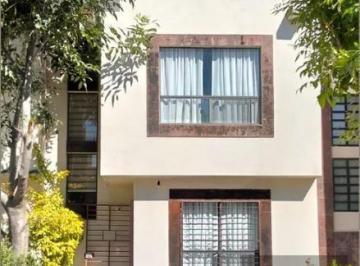 Casa · 90m² · 3 Recámaras · 2 Estacionamientos · Casa en El Marqués