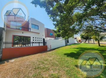 Casa · 320m² · 4 Recámaras · 2 Estacionamientos · Casa en Venta en Lomas Residencial (Riviera Veracruzana)